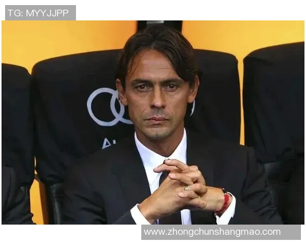 扎长头发的足球球星展示独特魅力与风采赛场外的时尚风头与运动精神