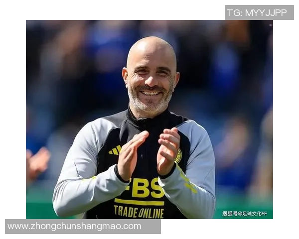 足球球星镜子反映真实自我背后故事揭示人生与赛场的深刻联系